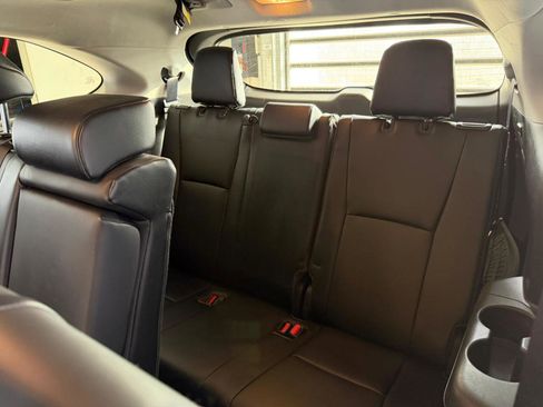 Used 2021 Toyota Highlander XLE image 20