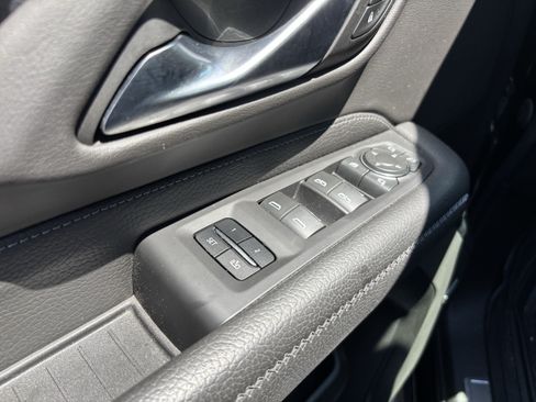 Used 2022 GMC Yukon XL Denali AWD/4WD image 14