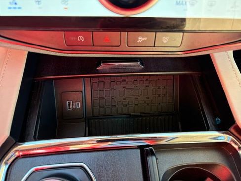 Used 2022 Ford Expedition Platinum image 18