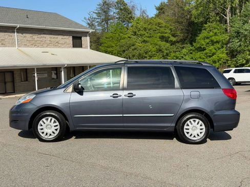 Used 2008 Toyota Sienna LE FWD image 2