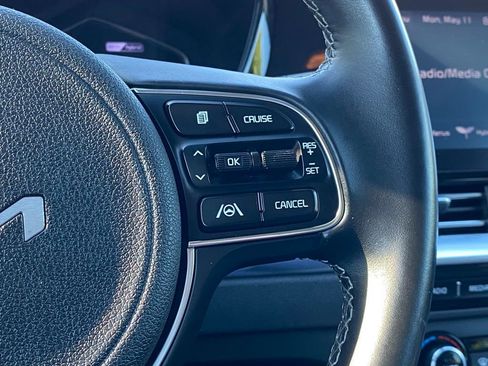 Used 2022 Kia Niro LXS w/ Digital Cluster Package FWD image 19