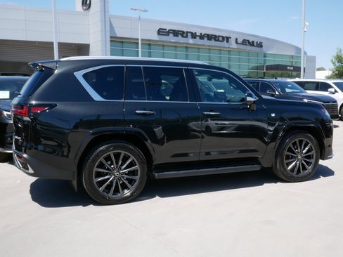 Used 2026 Lexus LX 600 F Sport w/ Accessory Package (Z1) AWD/4WD image 11