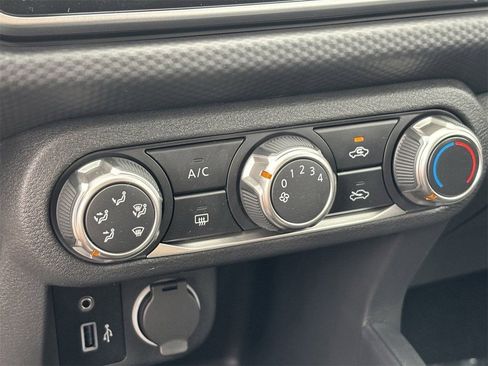 New 2025 Nissan Kicks Play S image 28