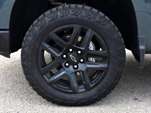 Used 2025 Chevrolet Silverado 1500 Custom Trail Boss w/ Dark Appearance Package AWD/4WD image 6
