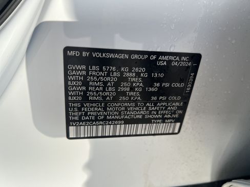 Certified 2024 Volkswagen Atlas Cross Sport SEL R-Line AWD/4WD image 31