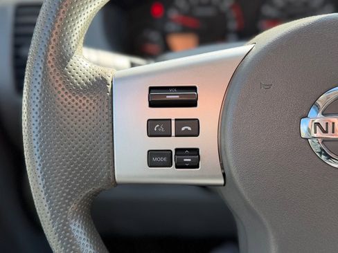 Used 2017 Nissan Frontier SV image 8