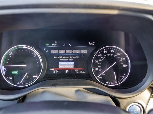 Used 2023 Toyota Sienna Limited image 28