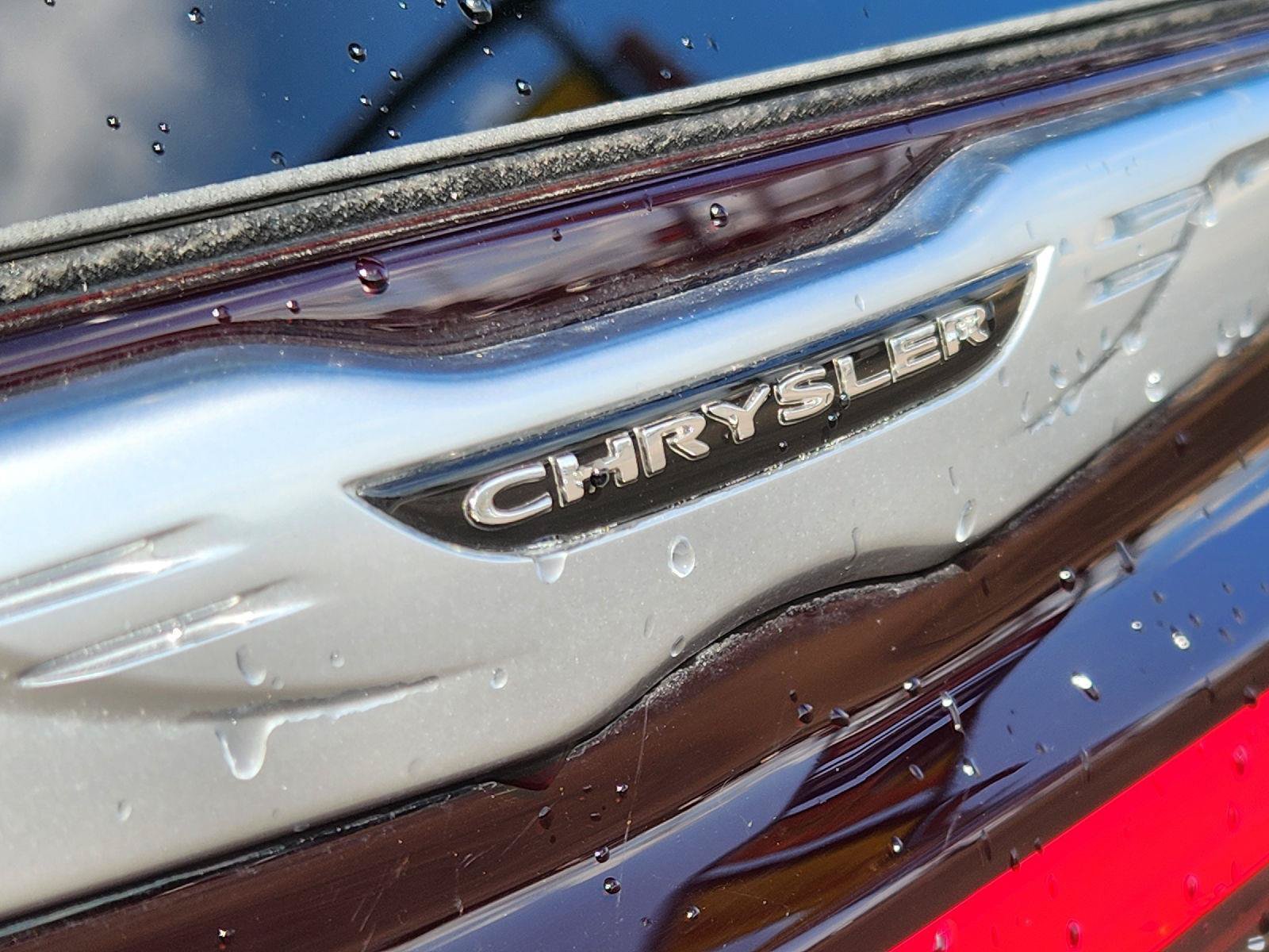 Used 2025 Chrysler Pacifica Select FWD image 14