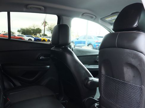 Used 2020 Chevrolet Trax LT w/ LT Convenience Package image 28