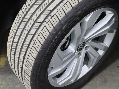 Used 2023 Volkswagen Atlas SE image 66