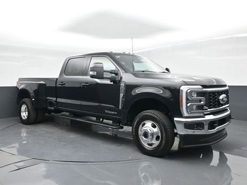 Used 2026 Ford F350 Lariat w/ Lariat Premium Package AWD/4WD image 2