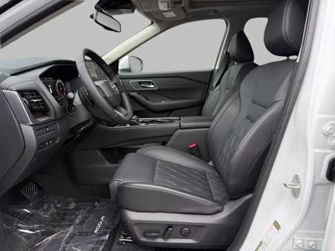 Used 2025 Nissan Rogue Platinum image 23