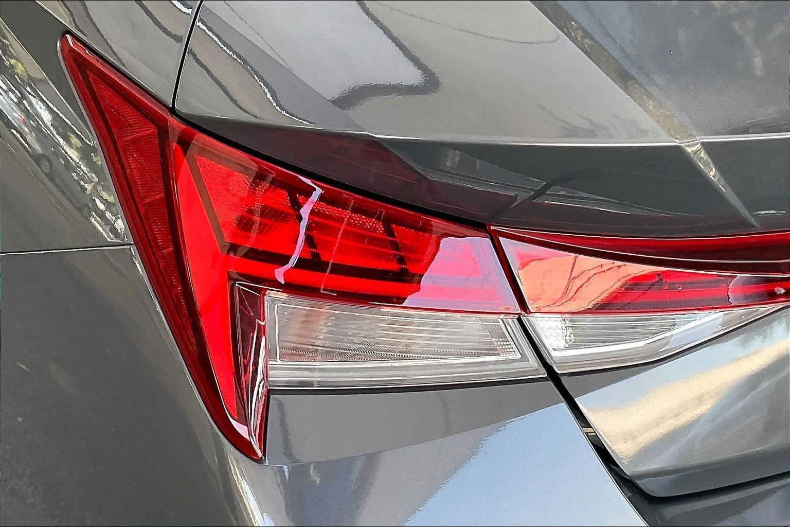 Certified 2025 Hyundai Elantra SEL FWD image 28