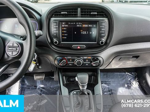Used 2025 Kia Soul LX w/ LX Technology Package FWD image 38