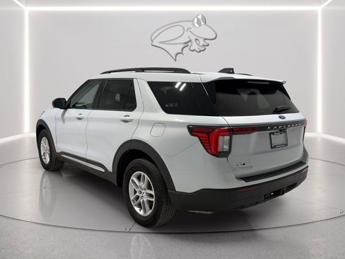 Used 2025 Ford Explorer Active AWD/4WD image 3