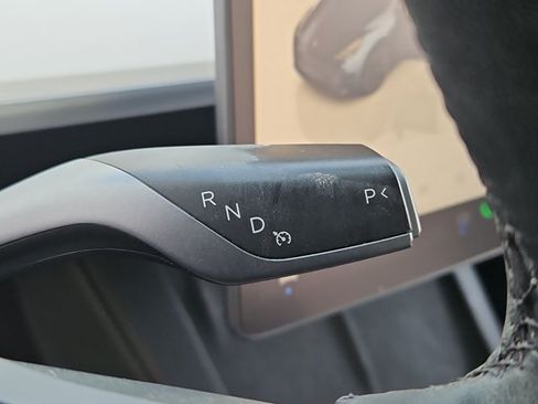 Used 2023 Tesla Model Y Long Range AWD/4WD image 12