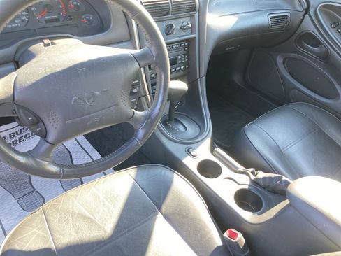 Used 2003 Ford Mustang Convertible RWD image 7