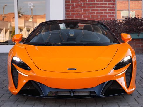 Used 2025 McLaren Artura Spider RWD image 2