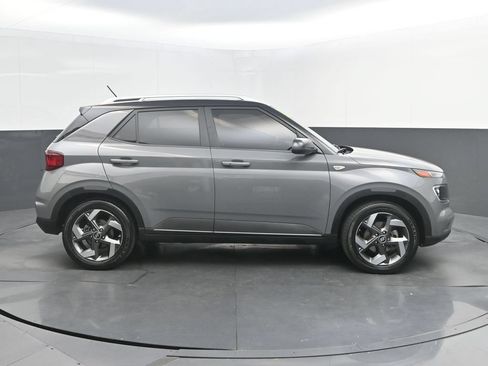 Used 2023 Hyundai Venue Limited FWD image 8