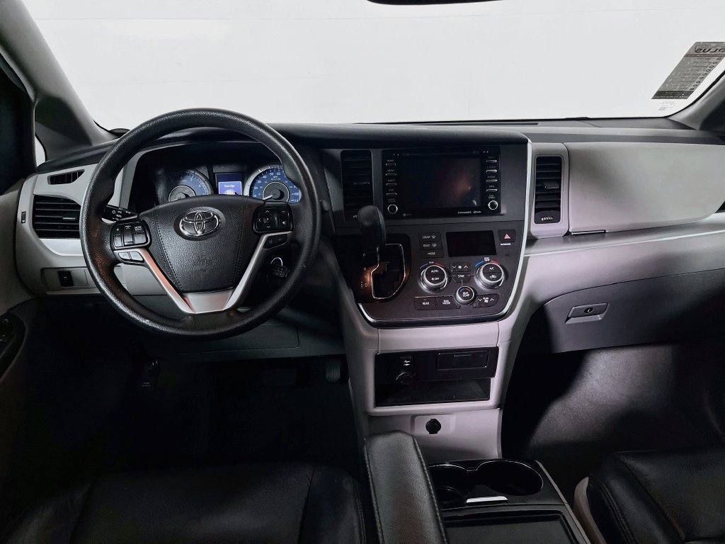 Used 2019 Toyota Sienna LE FWD image 22
