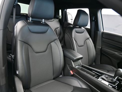 New 2026 Jeep Compass Latitude image 38