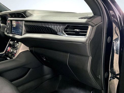 Used 2023 GMC Yukon XL Denali image 18