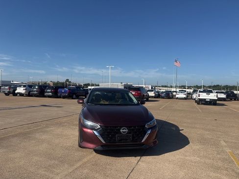 Used 2024 Nissan Sentra SV w/ SV Premium Package FWD image 4