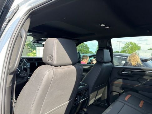 Used 2025 GMC Sierra 3500 AT4 w/ AT4 Premium Plus Package AWD/4WD image 11