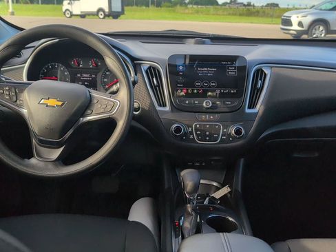 Used 2025 Chevrolet Malibu LT FWD image 15