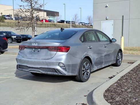 Used 2023 Kia Forte LXS image 3