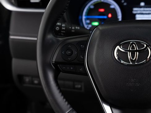 Used 2024 Toyota Venza XLE AWD/4WD image 31