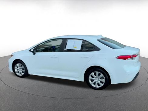 Used 2025 Toyota Corolla LE image 10
