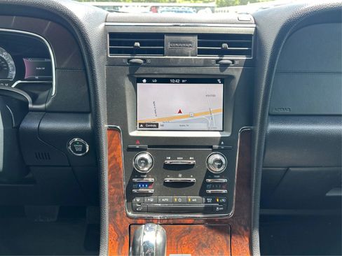Used 2016 Lincoln Navigator Select image 15
