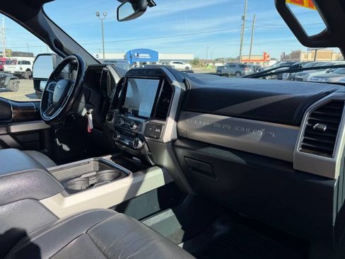 Used 2022 Ford F250 Lariat w/ Black Appearance Package AWD/4WD image 62