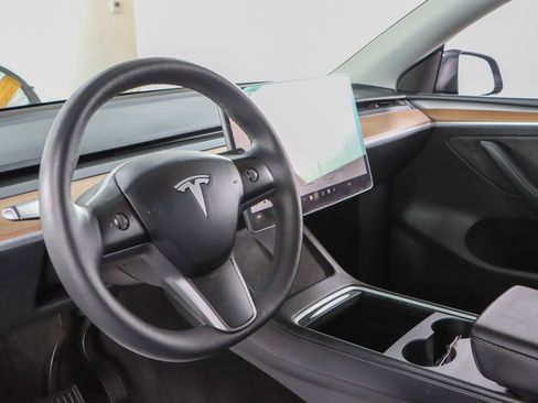 Used 2023 Tesla Model Y AWD image 20