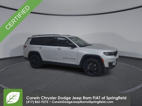 Used 2023 Jeep Grand Cherokee L Limited w/ Black Appearance Package AWD/4WD image 17