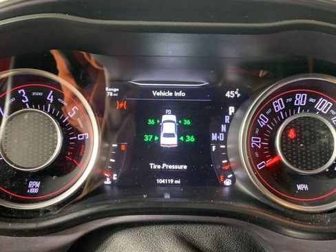 Used 2015 Dodge Challenger SXT w/ Driver Convenience Group image 23