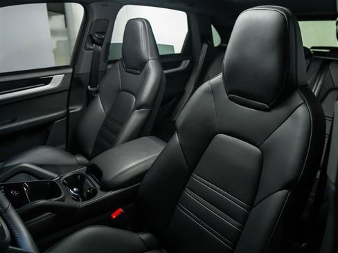 Used 2025 Porsche Cayenne AWD/4WD image 5
