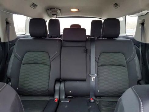 Used 2024 Nissan Pathfinder SV image 10