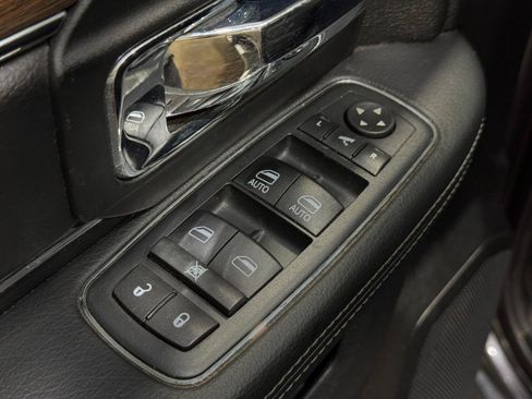 Used 2017 RAM 1500 Laramie w/ Convenience Group AWD/4WD image 5
