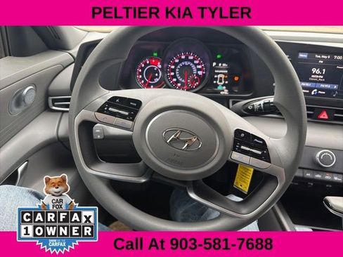 Used 2022 Hyundai Elantra SE FWD image 18