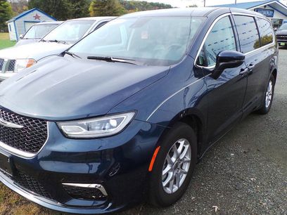 Used 2023 Chrysler Pacifica Touring-L