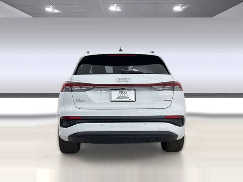 Used 2025 Audi Q4 e-tron Premium w/ Convenience Package image 10