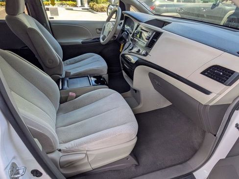 Used 2011 Toyota Sienna LE w/ Towing Pkg image 22