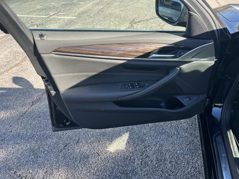 Used 2023 BMW 530i w/ Convenience Package image 18