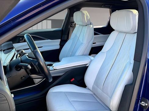 Certified 2024 Cadillac Lyriq Luxury AWD/4WD image 27
