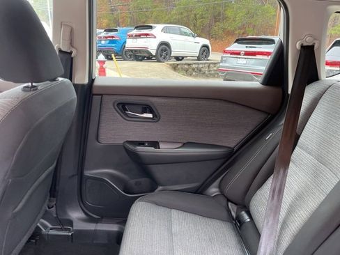 Used 2023 Nissan Rogue SV image 14