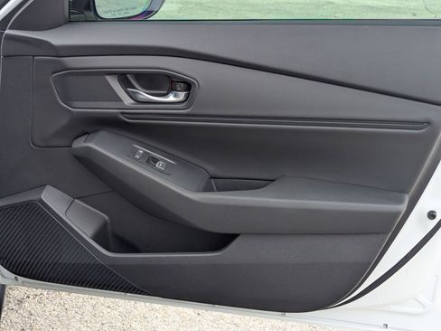 Used 2025 Honda Accord SE image 28