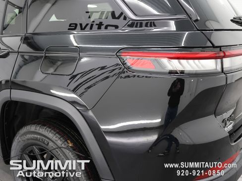 New 2026 Jeep Grand Cherokee Altitude image 32