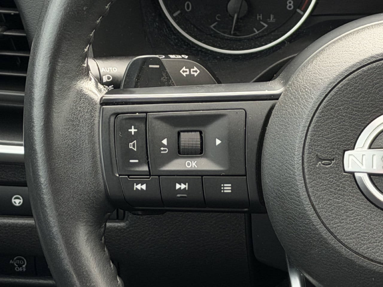 Used 2024 Nissan Rogue SV w/ SV Premium Package FWD image 13
